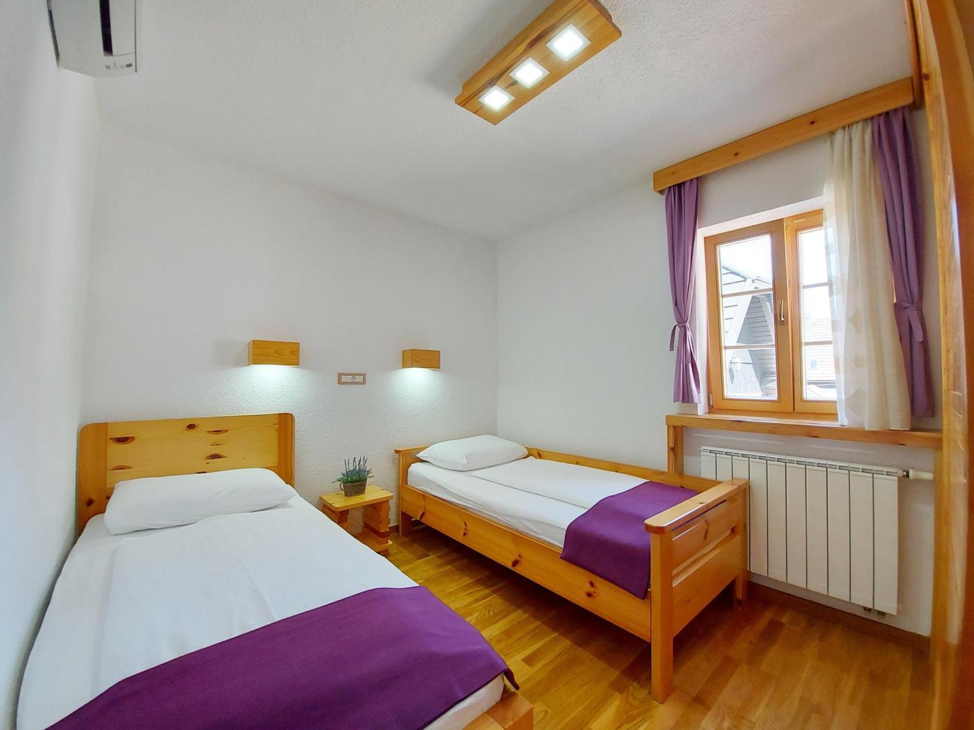 Plitvice Etno House II Bed and Breakfast Jezerce Exteriör bild